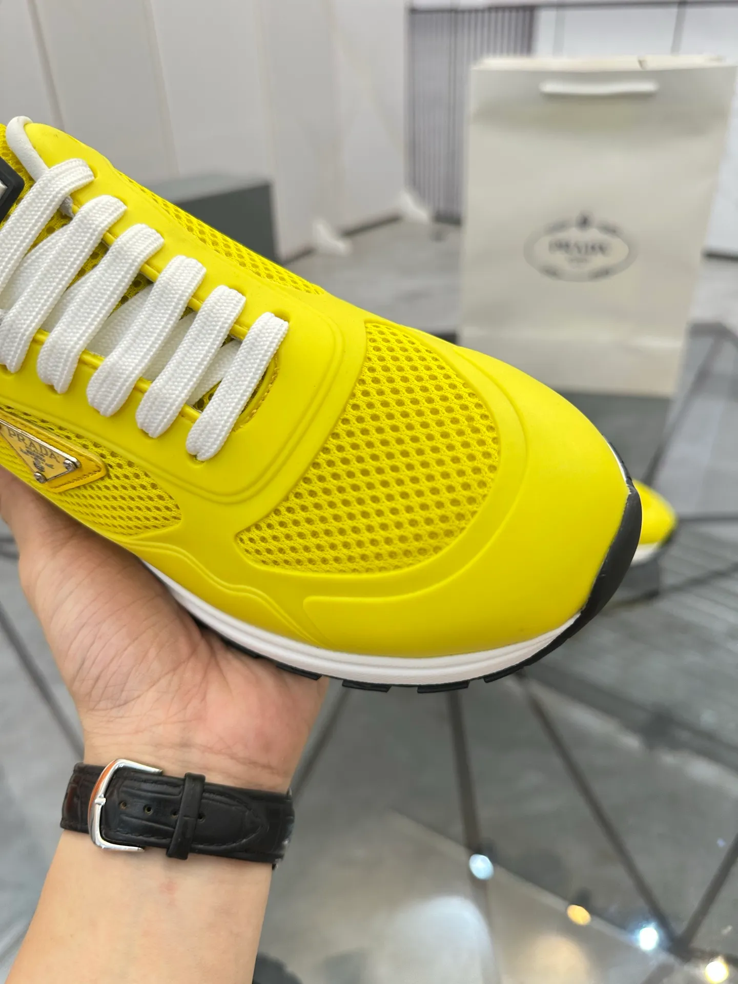 Men's shoes for sale 💰: 💰P600¥ High-end top quality Product trademark: Prada *"Prada*" low-top casual shoes Regular size: 38-45 (can be customized to 46) Product materials: Upper imported glue splicing original material, breathable lining, cowhide foot pads, original outsole. Number: 832